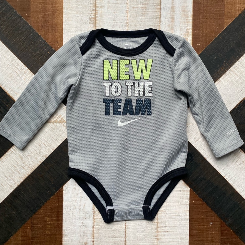Nike Baby Boy Neutral Long Sleeve Bodysuit Athletic Dri-Fit 9 Months Grey Winter